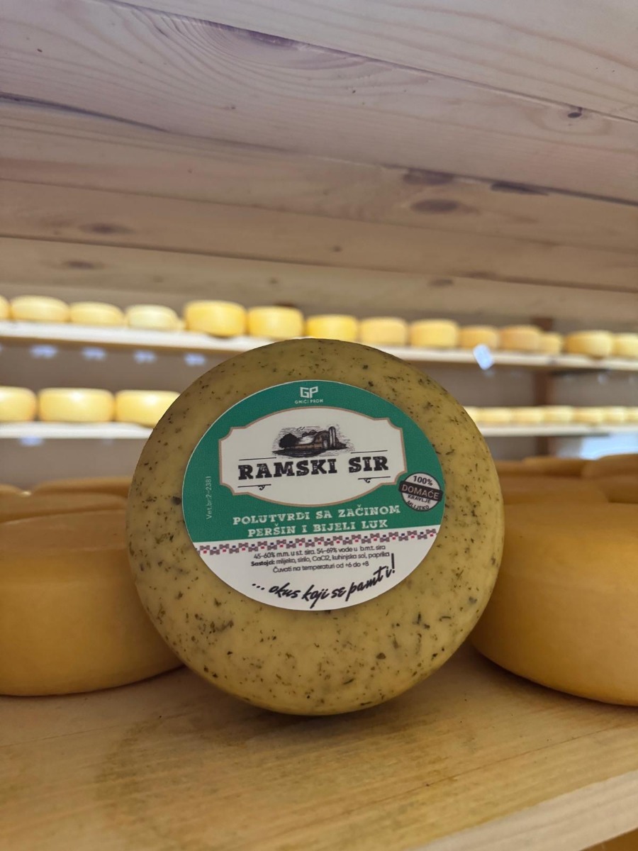 Ramski polutvrdi sir sa začinom peršin i bijeli luk (cca 1 kg)